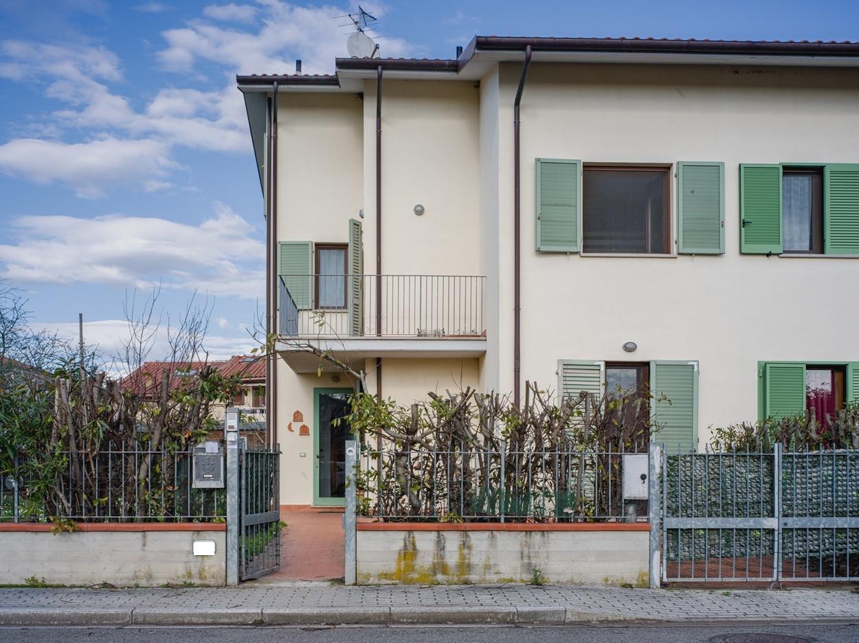 Villa Bifamiliare con giardino, Cascina titignano