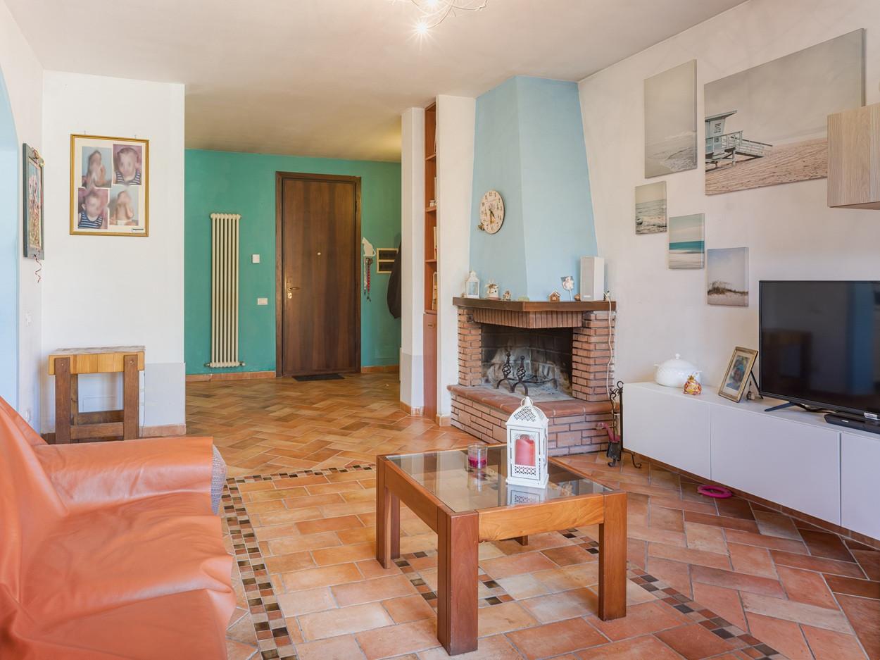 Villa Bifamiliare con giardino, Cascina titignano