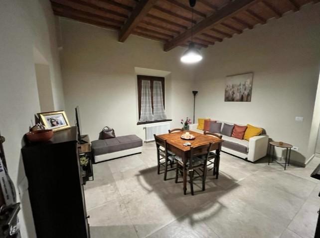Trilocale arredato in affitto, Calcinaia fornacette