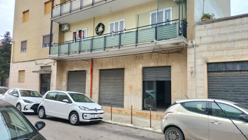 Locale commerciale da ristrutturare a Sannicandro di Bari