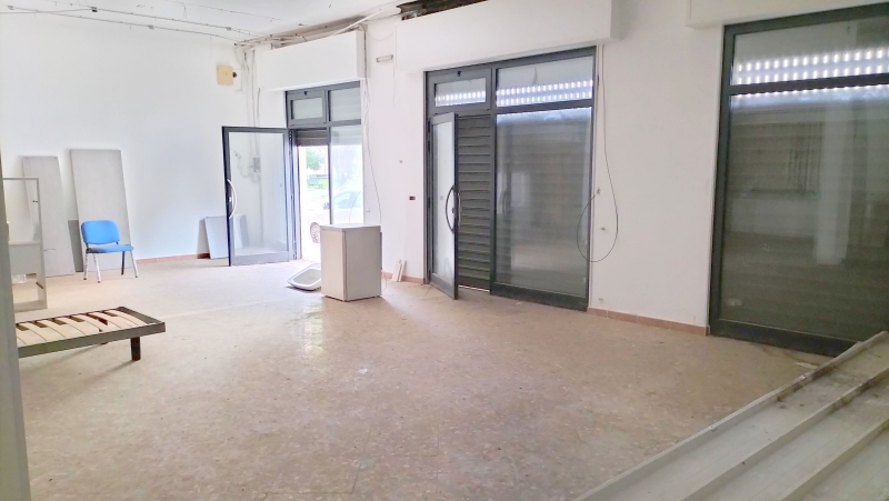 Locale commerciale da ristrutturare a Sannicandro di Bari