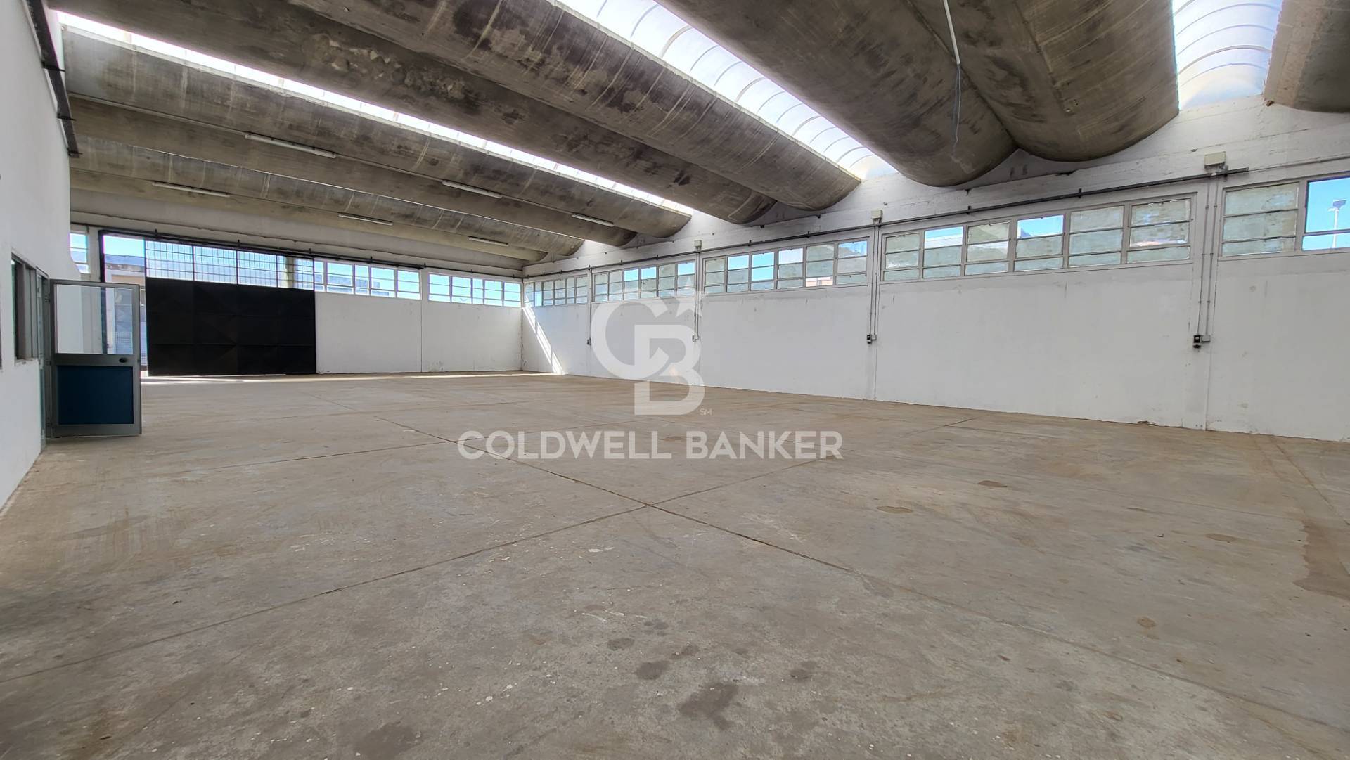 Capannone industriale in vendita a Pomezia, Centro