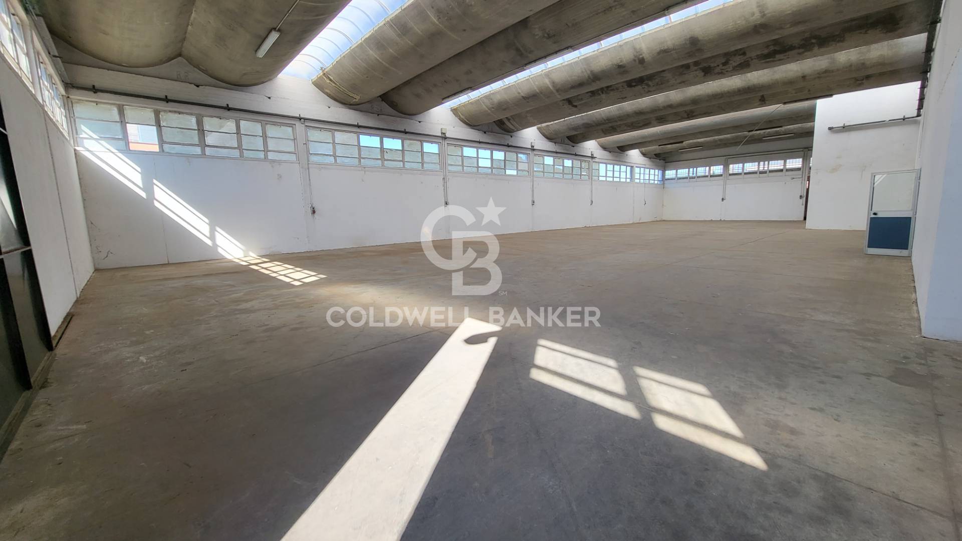 Capannone industriale in vendita a Pomezia, Centro