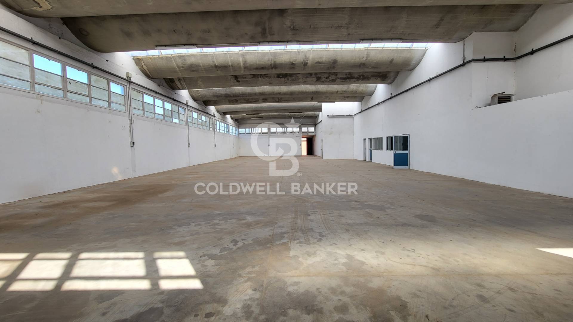 Capannone industriale in vendita a Pomezia, Centro