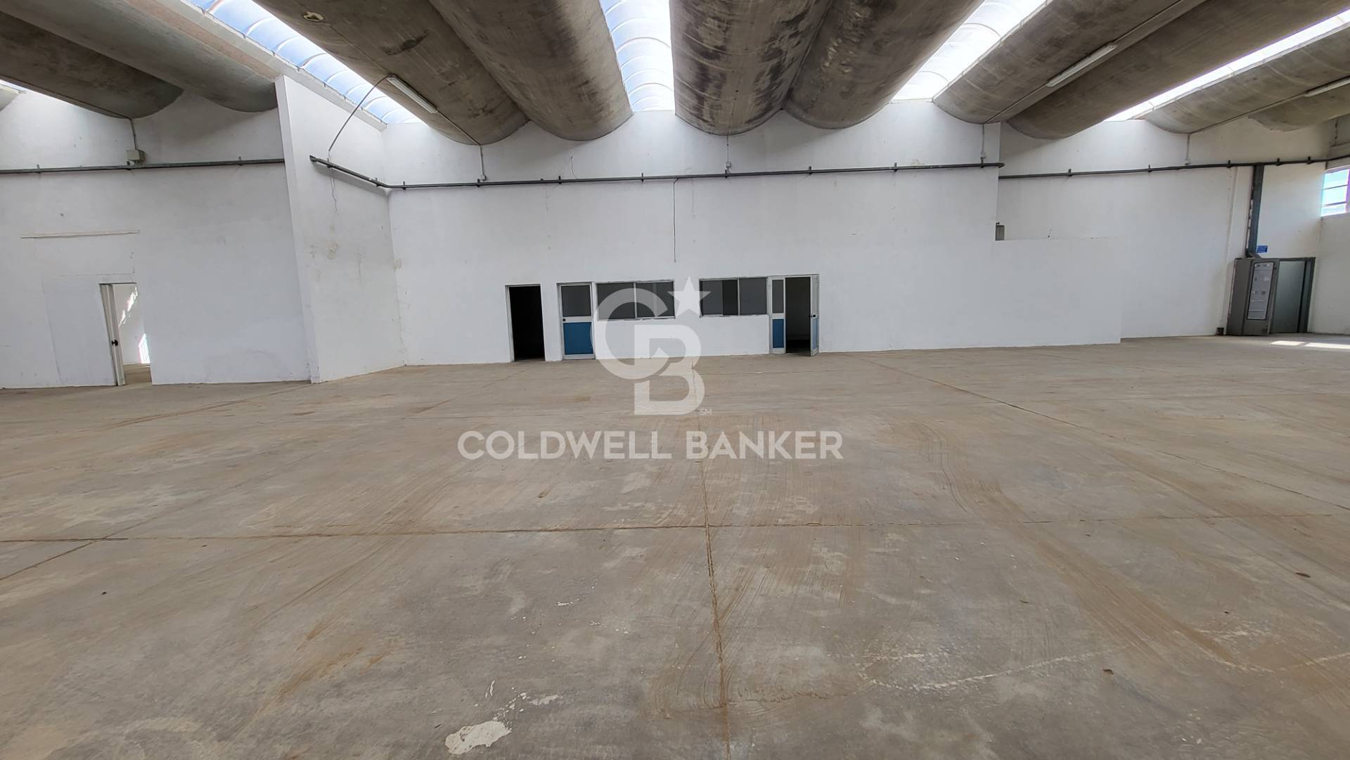 Capannone industriale in vendita a Pomezia, Centro