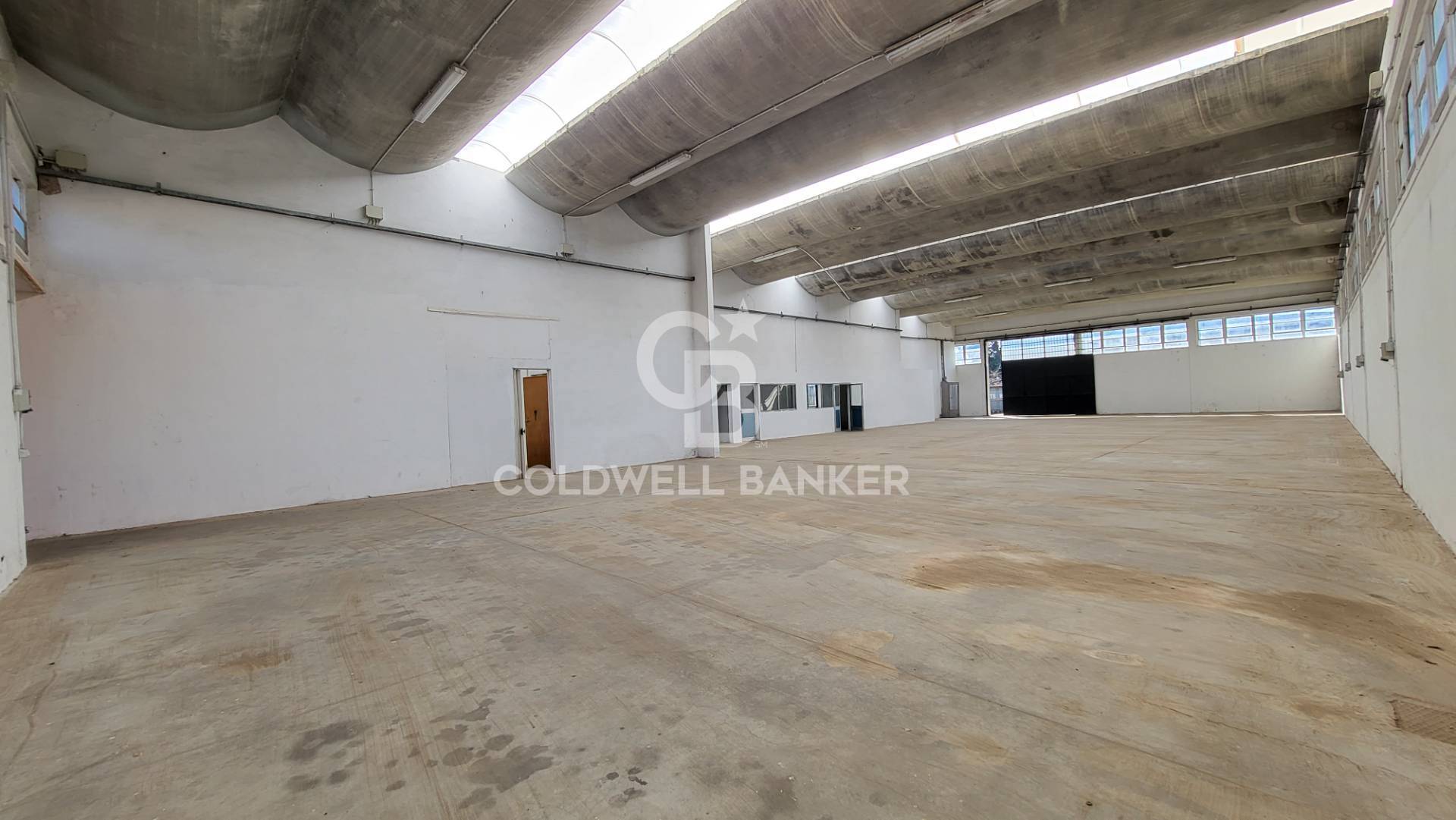 Capannone industriale in vendita a Pomezia, Centro