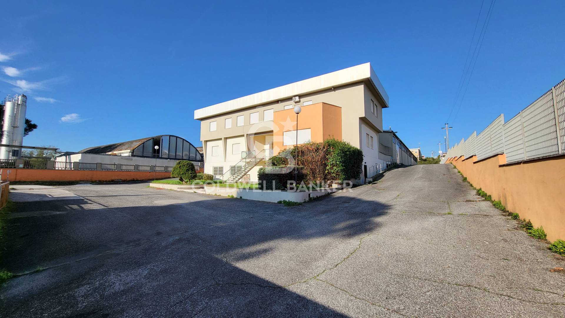 Capannone industriale in affitto a Pomezia