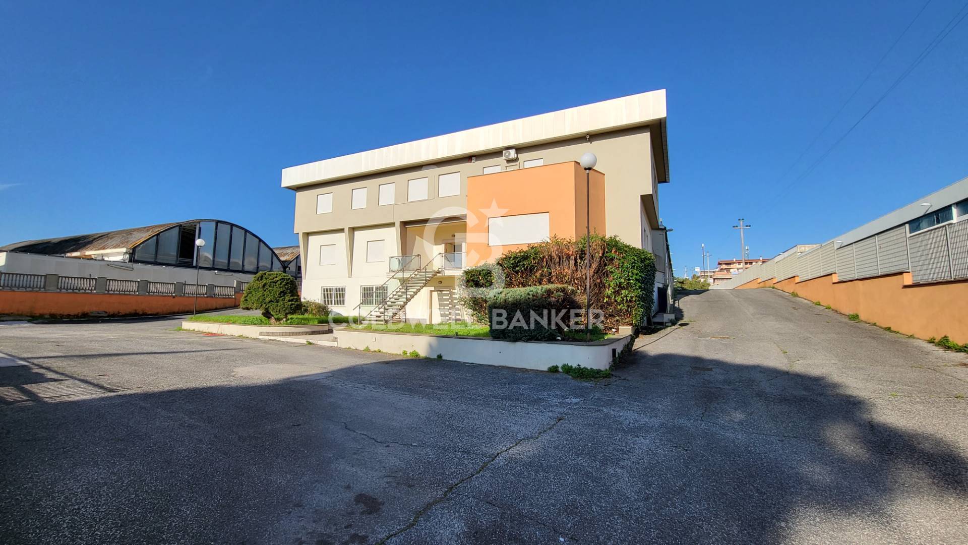 Capannone industriale in affitto a Pomezia