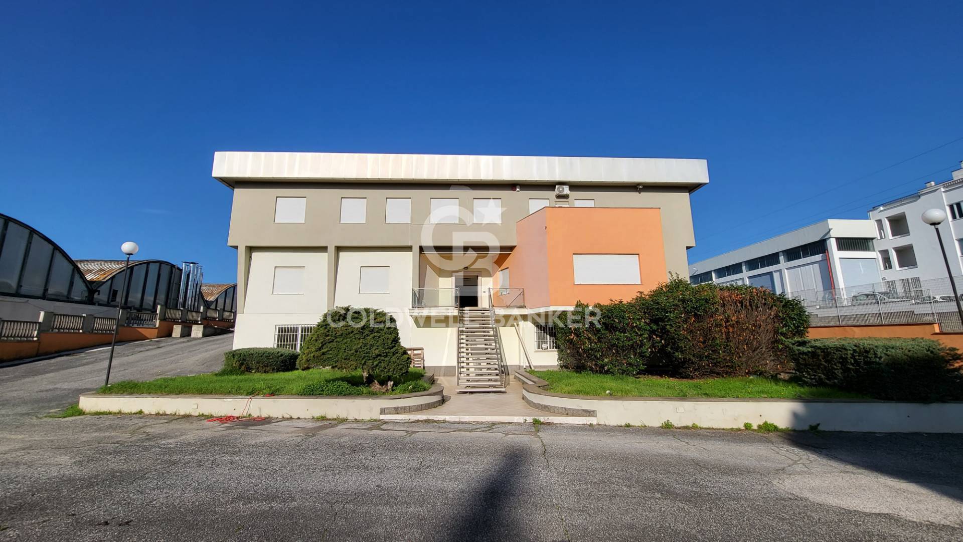 Capannone industriale in affitto a Pomezia