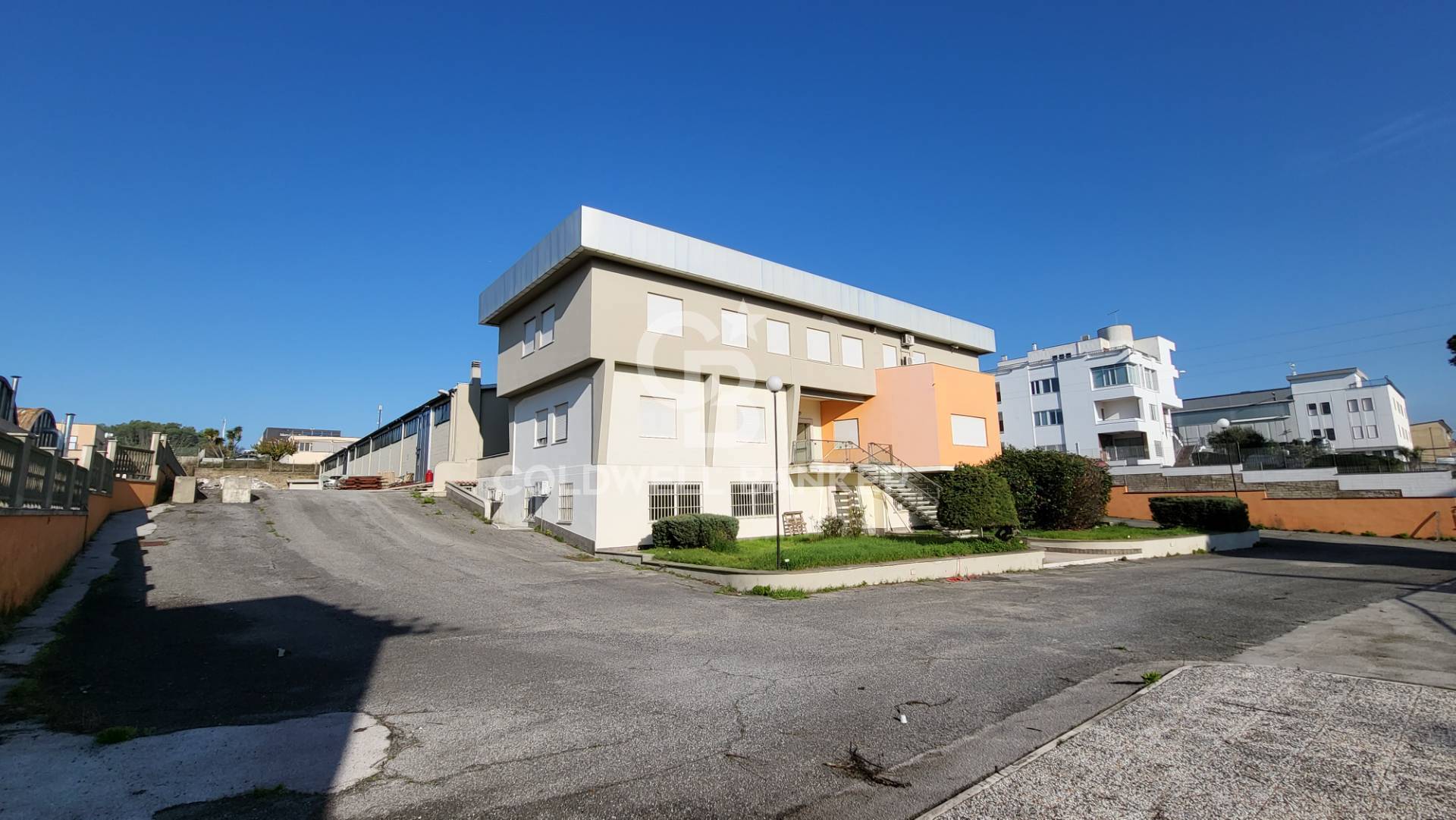 Capannone industriale in affitto a Pomezia