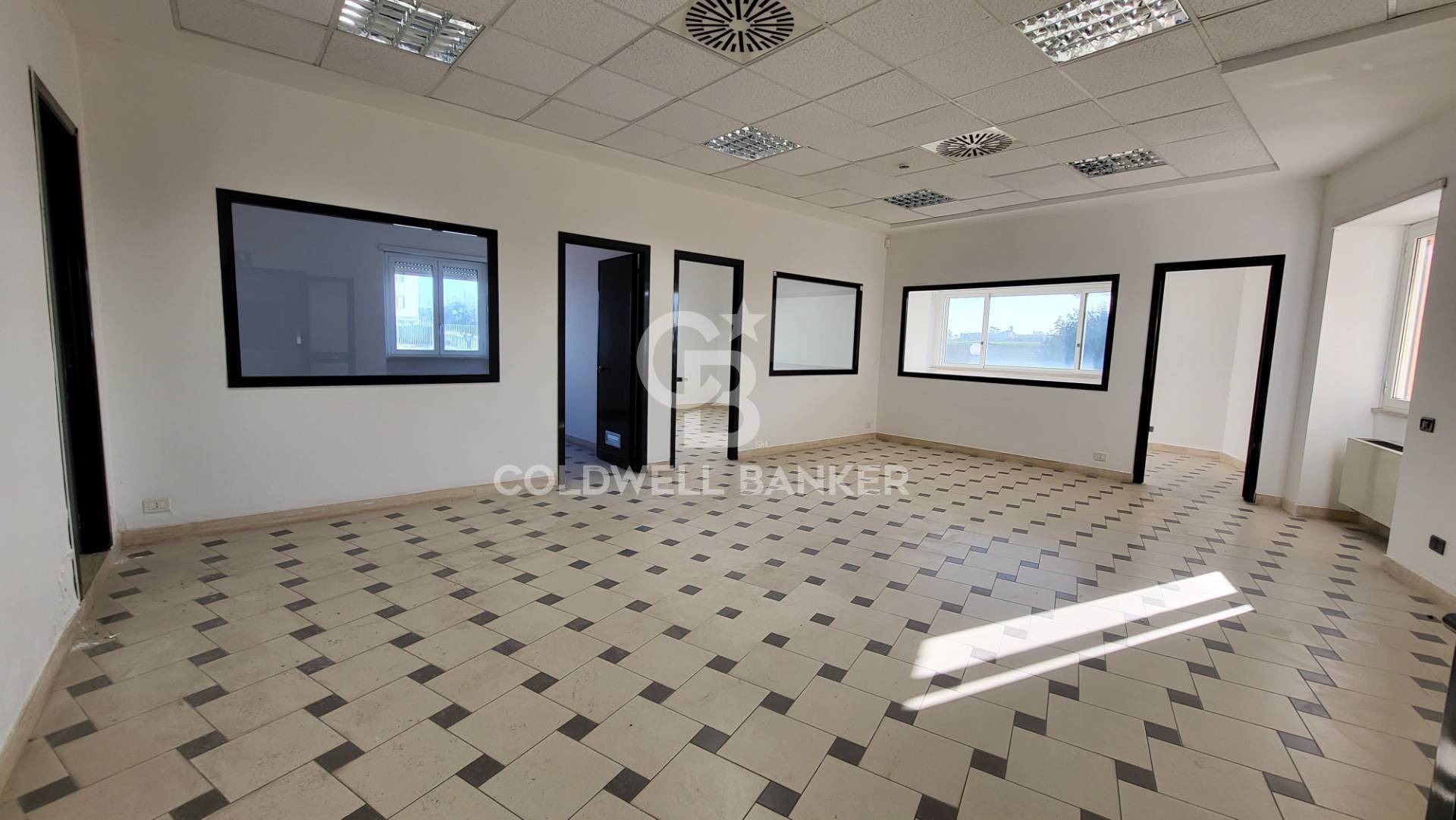 Capannone industriale in affitto a Pomezia