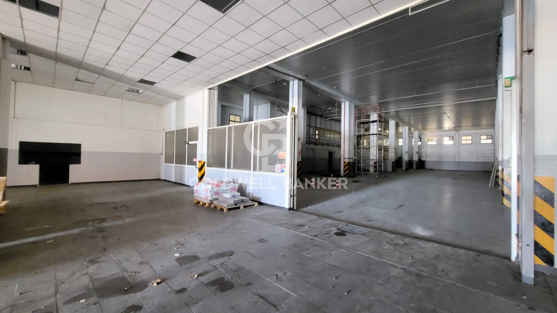 Magazzino in affitto a Pomezia, Centro