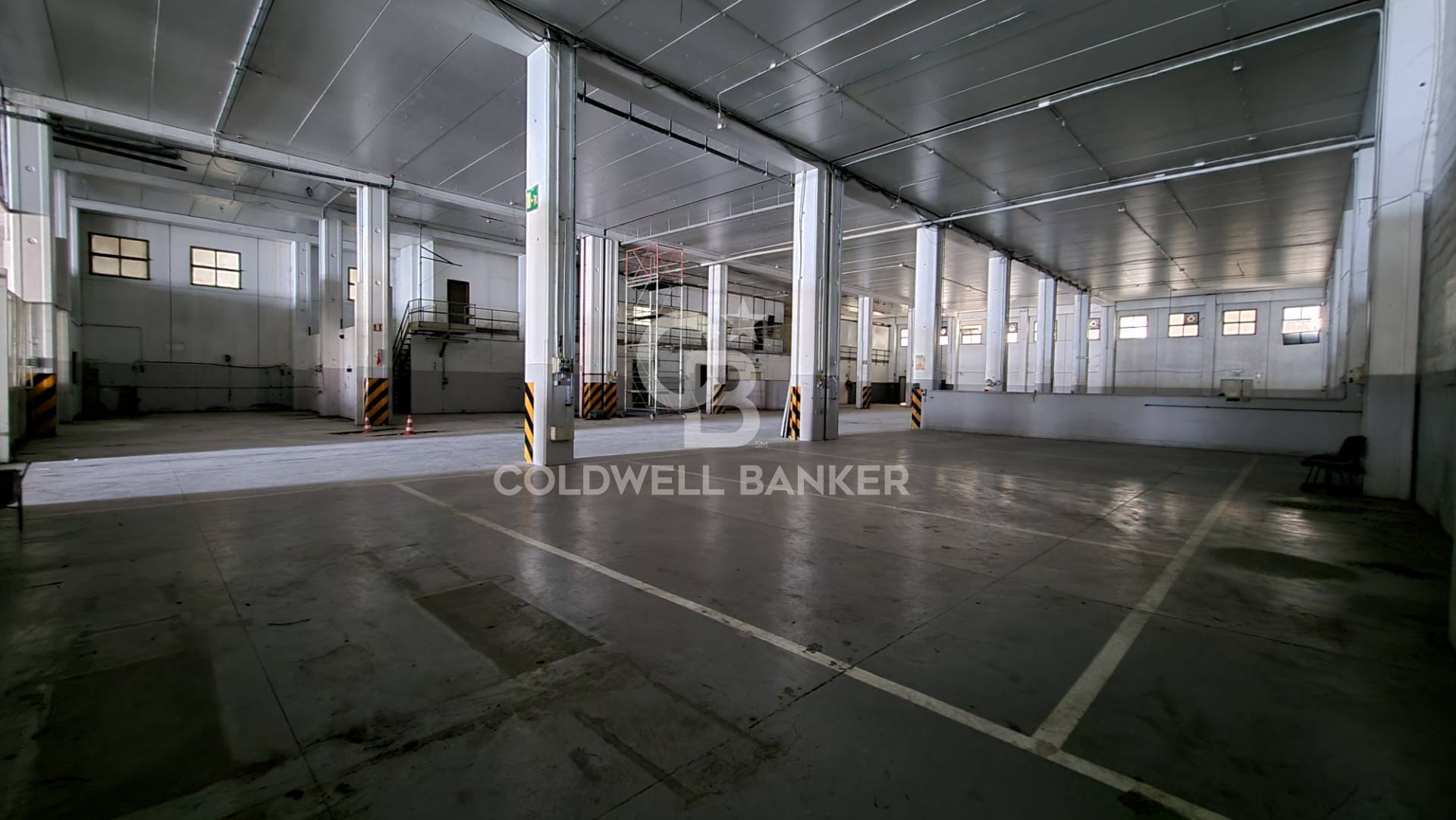 Magazzino in affitto a Pomezia, Centro