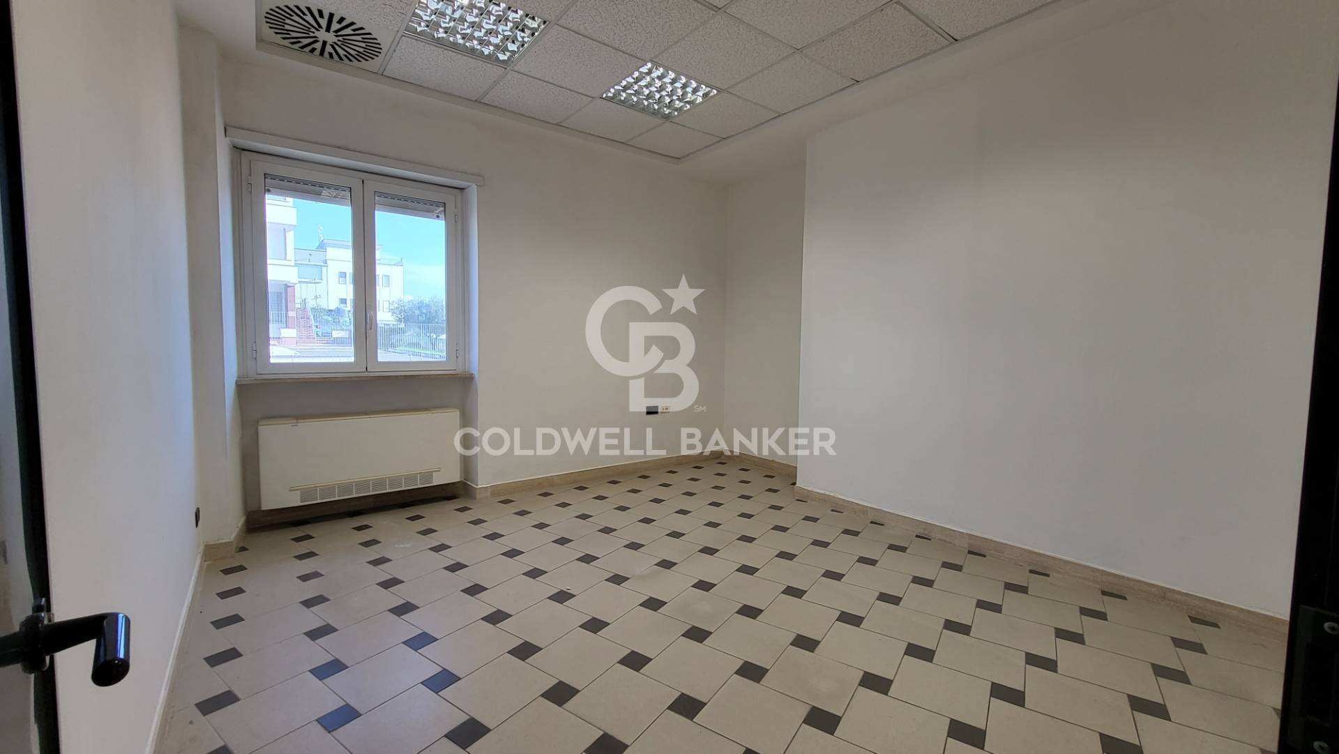 Capannone industriale in affitto a Pomezia