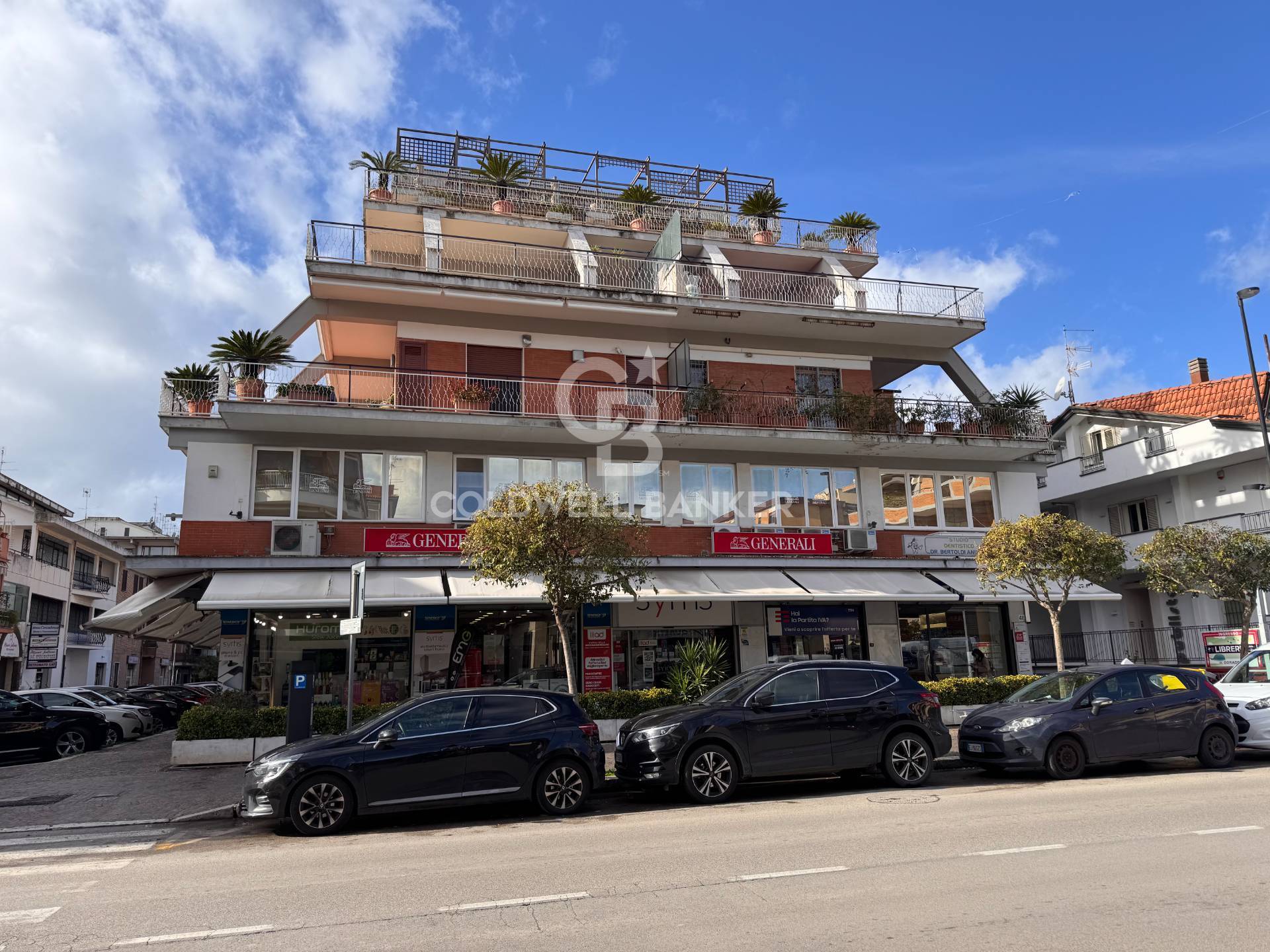 Ufficio in affitto a Pomezia, Centro