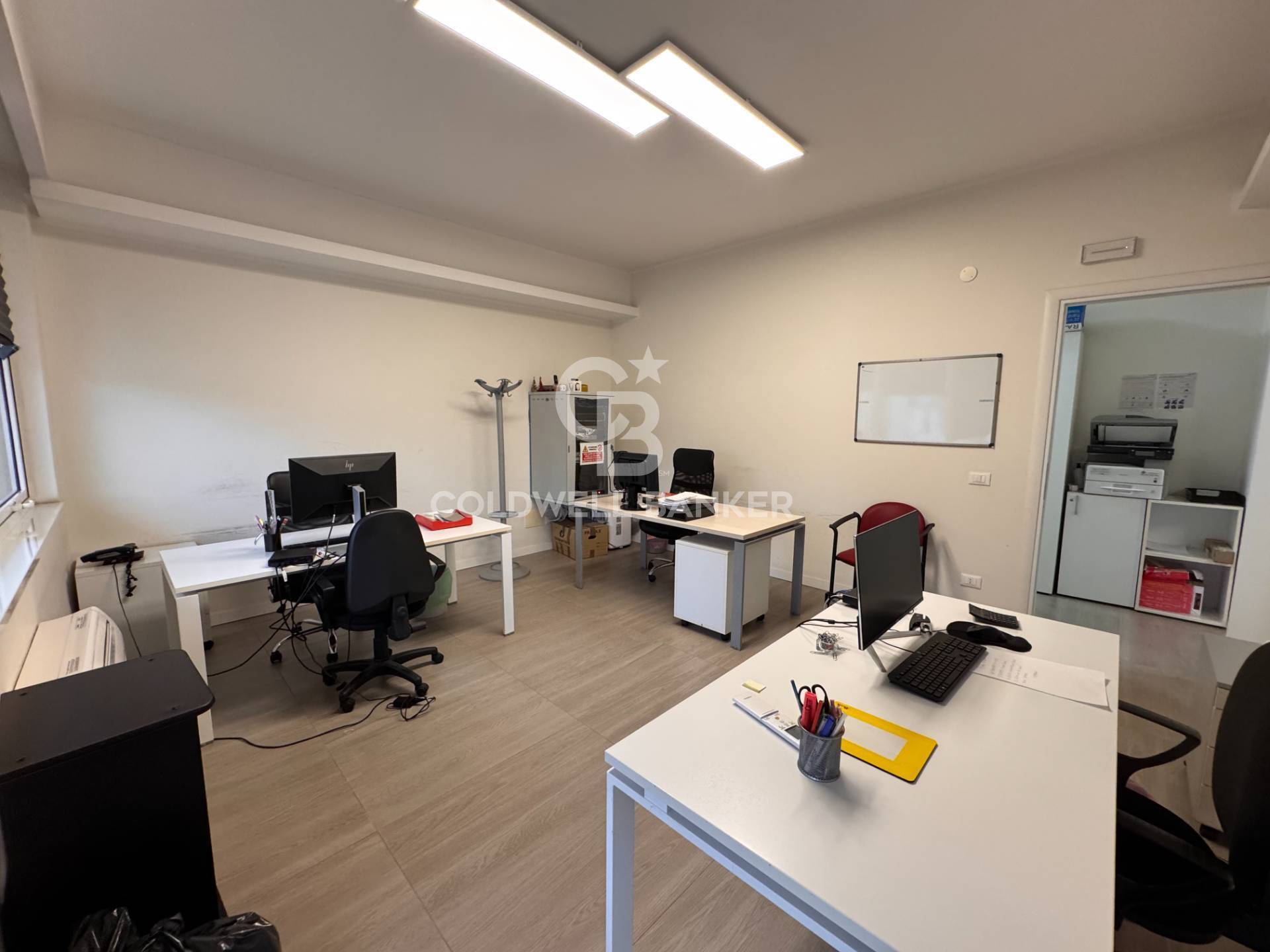 Ufficio in affitto a Pomezia, Centro