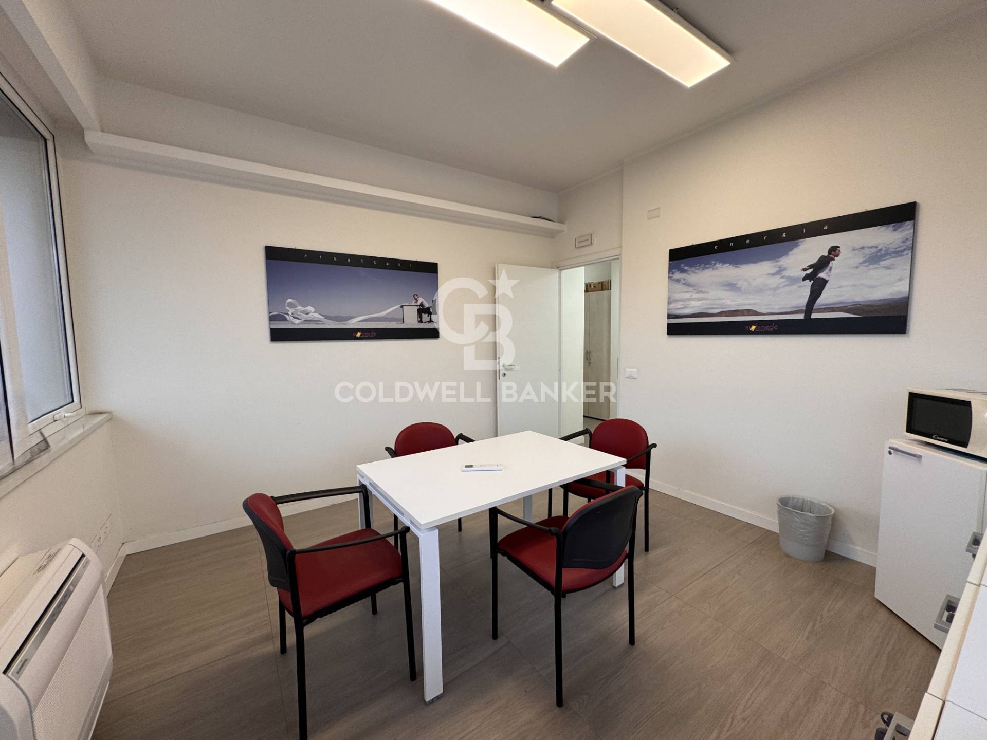 Ufficio in affitto a Pomezia, Centro