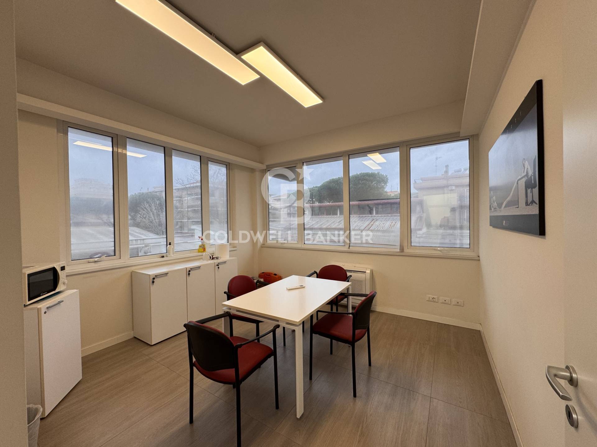 Ufficio in affitto a Pomezia, Centro