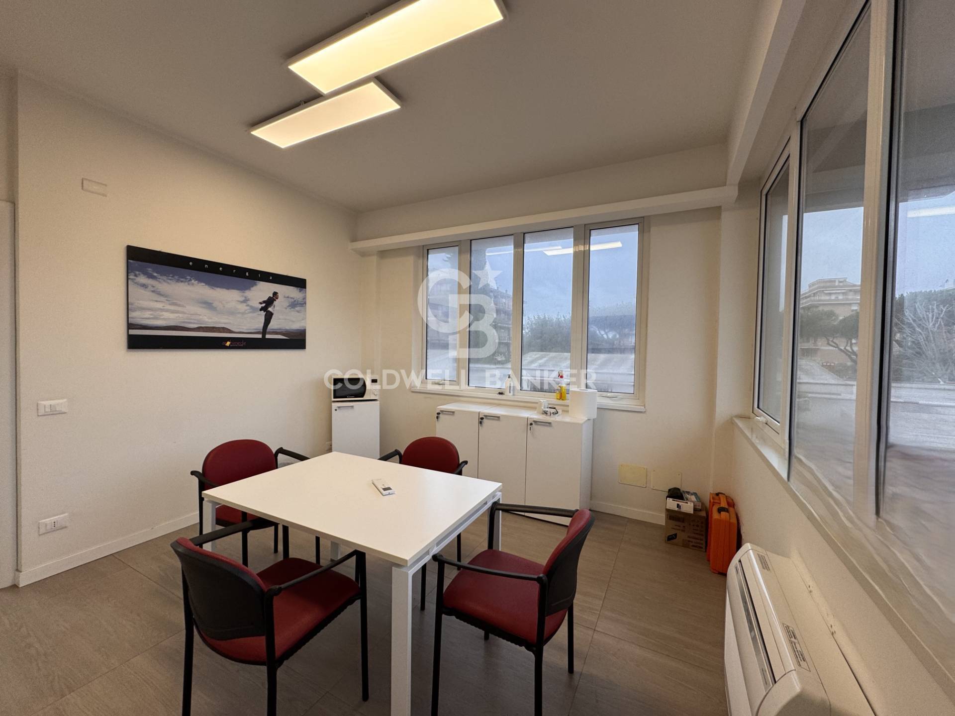 Ufficio in affitto a Pomezia, Centro