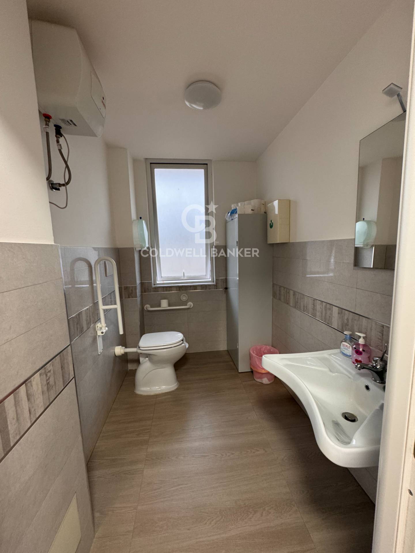 Ufficio in affitto a Pomezia, Centro