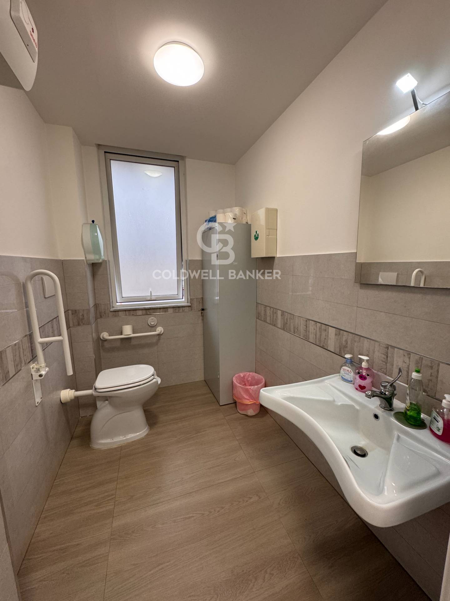 Ufficio in affitto a Pomezia, Centro