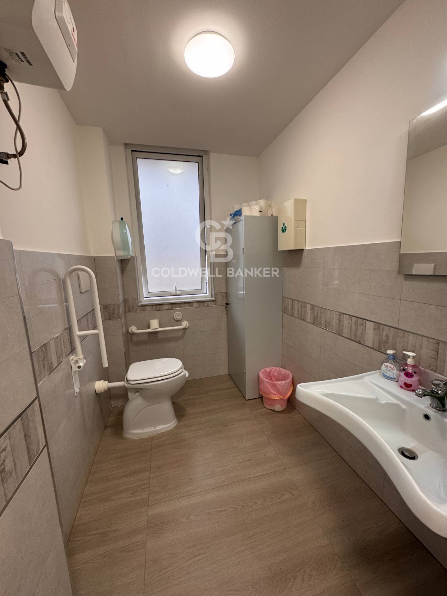 Ufficio in affitto a Pomezia, Centro