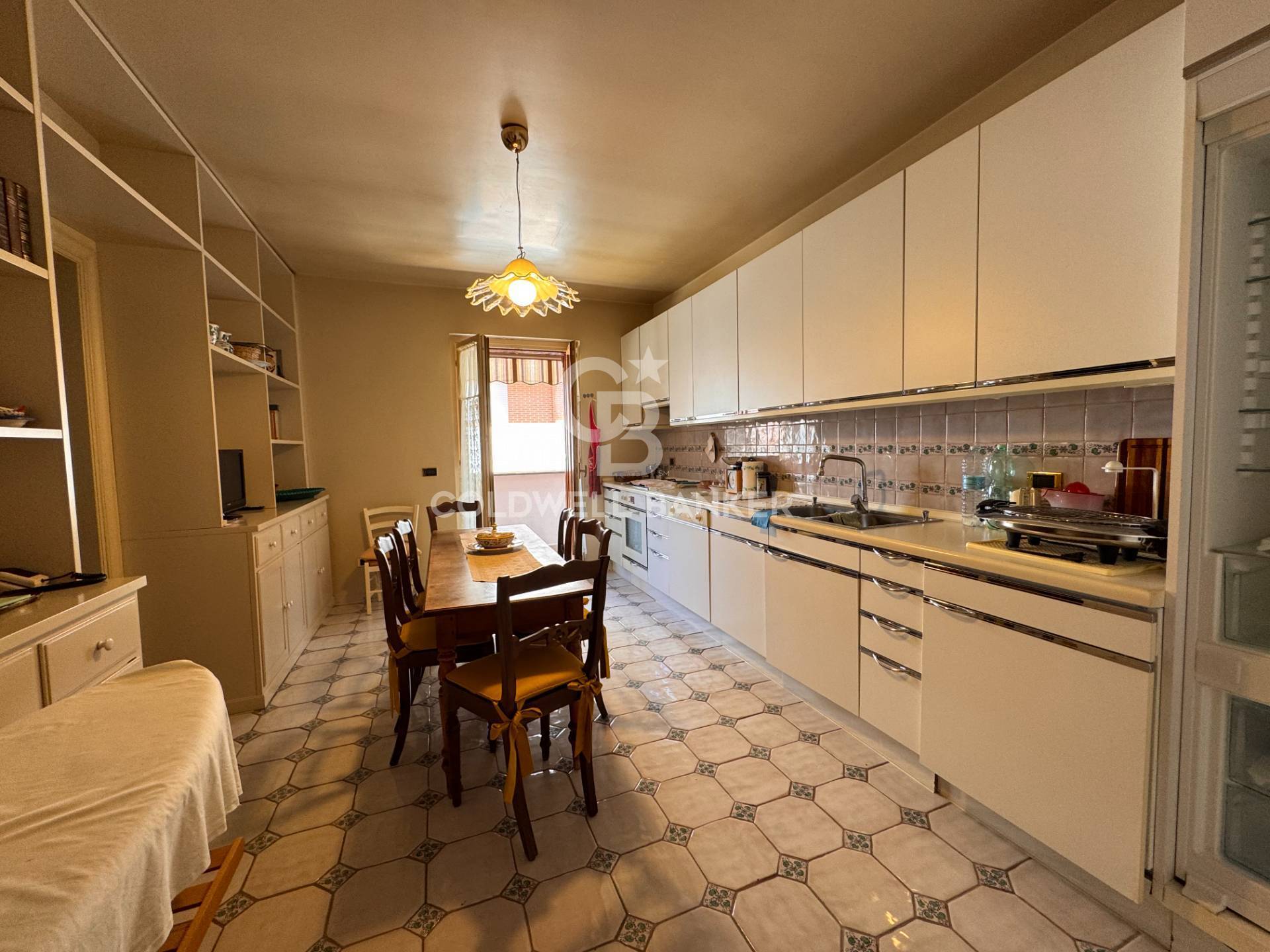 Appartamento in vendita a Pomezia, Centro