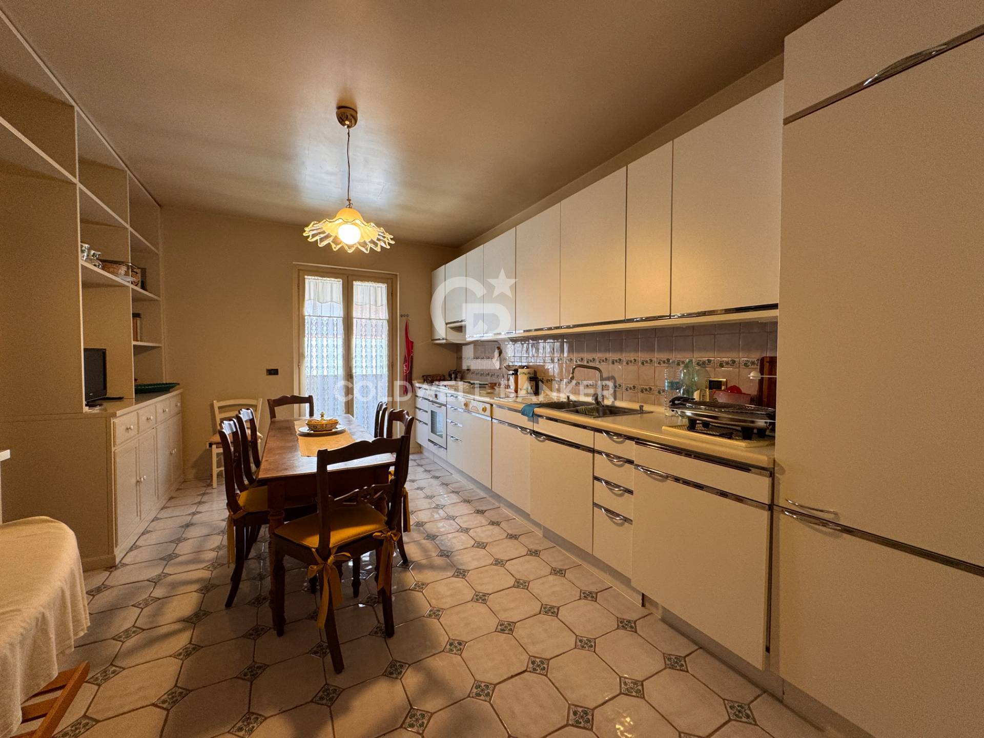 Appartamento in vendita a Pomezia, Centro