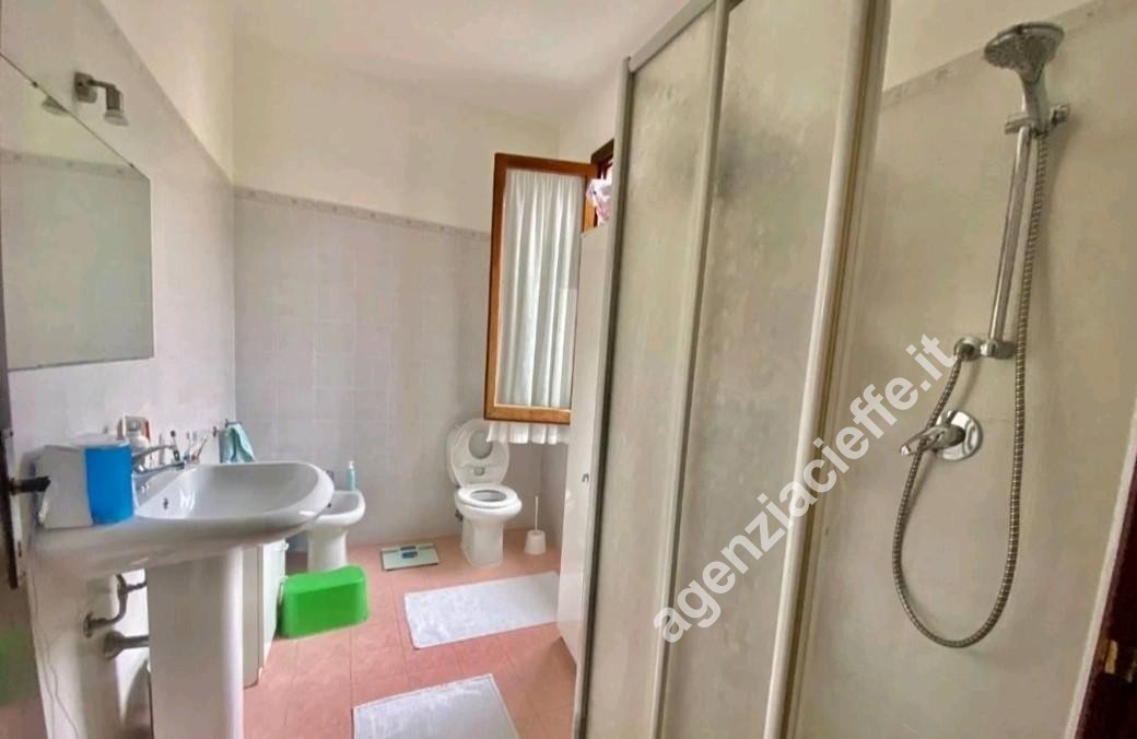 Casa indipendente con giardino a Massa