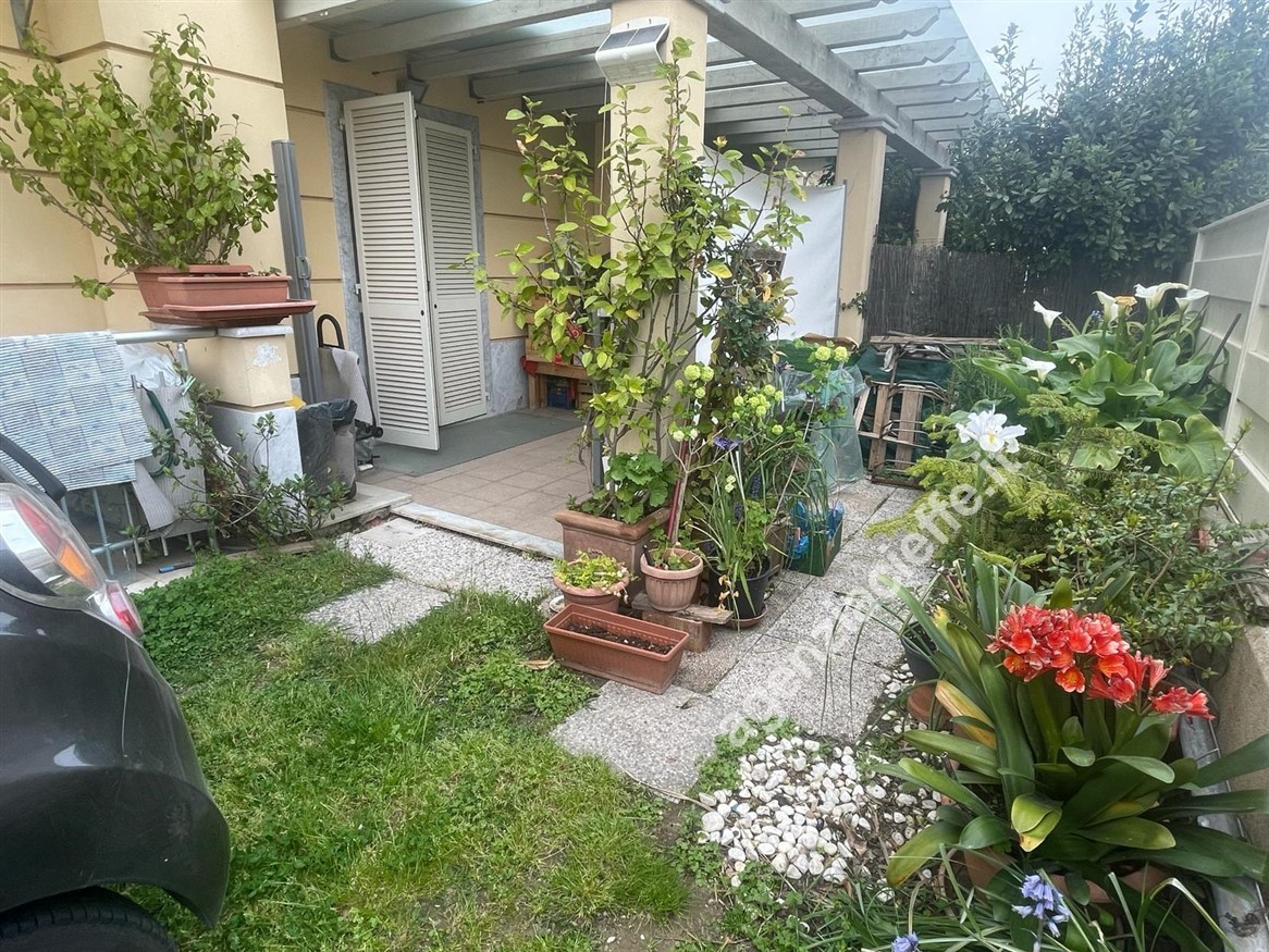 Appartamento con giardino a Massa
