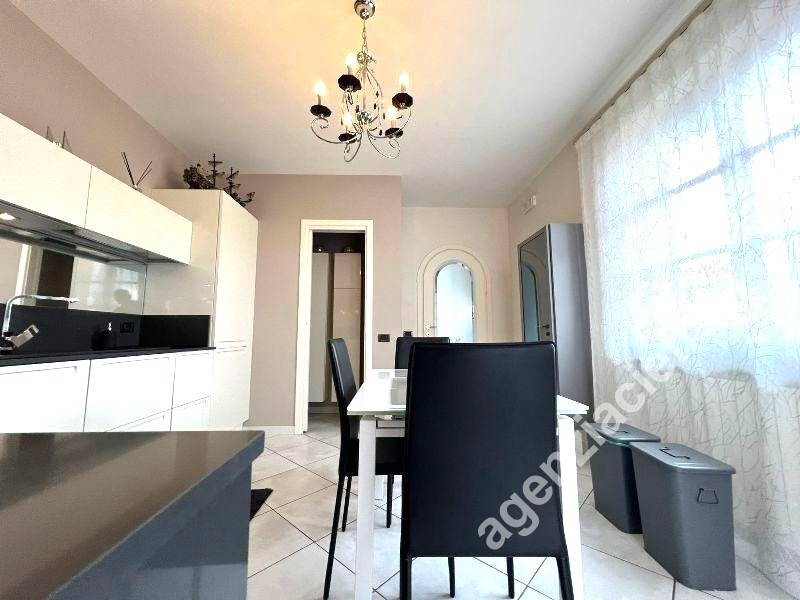 Quadrilocale con terrazzo a Massa