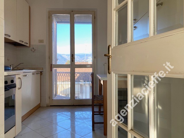 Appartamento con terrazzo a Massa