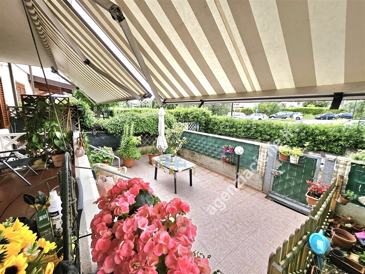 Villa con giardino a Massa
