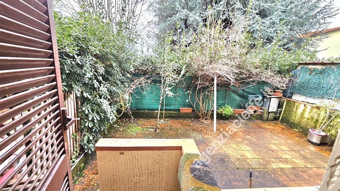 Villa con giardino a Massa