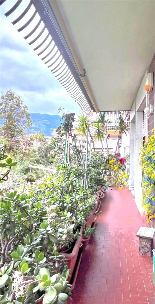 Quadrilocale con terrazzo a Massa