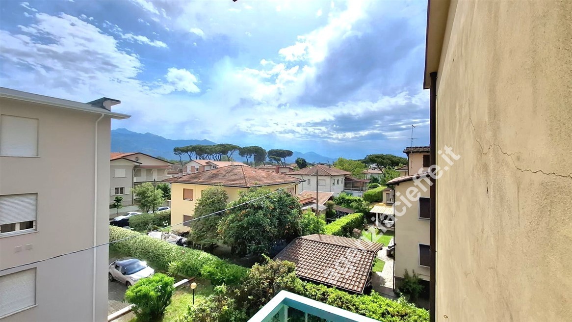appartamento in vendita a Massa in zona Marina di Massa