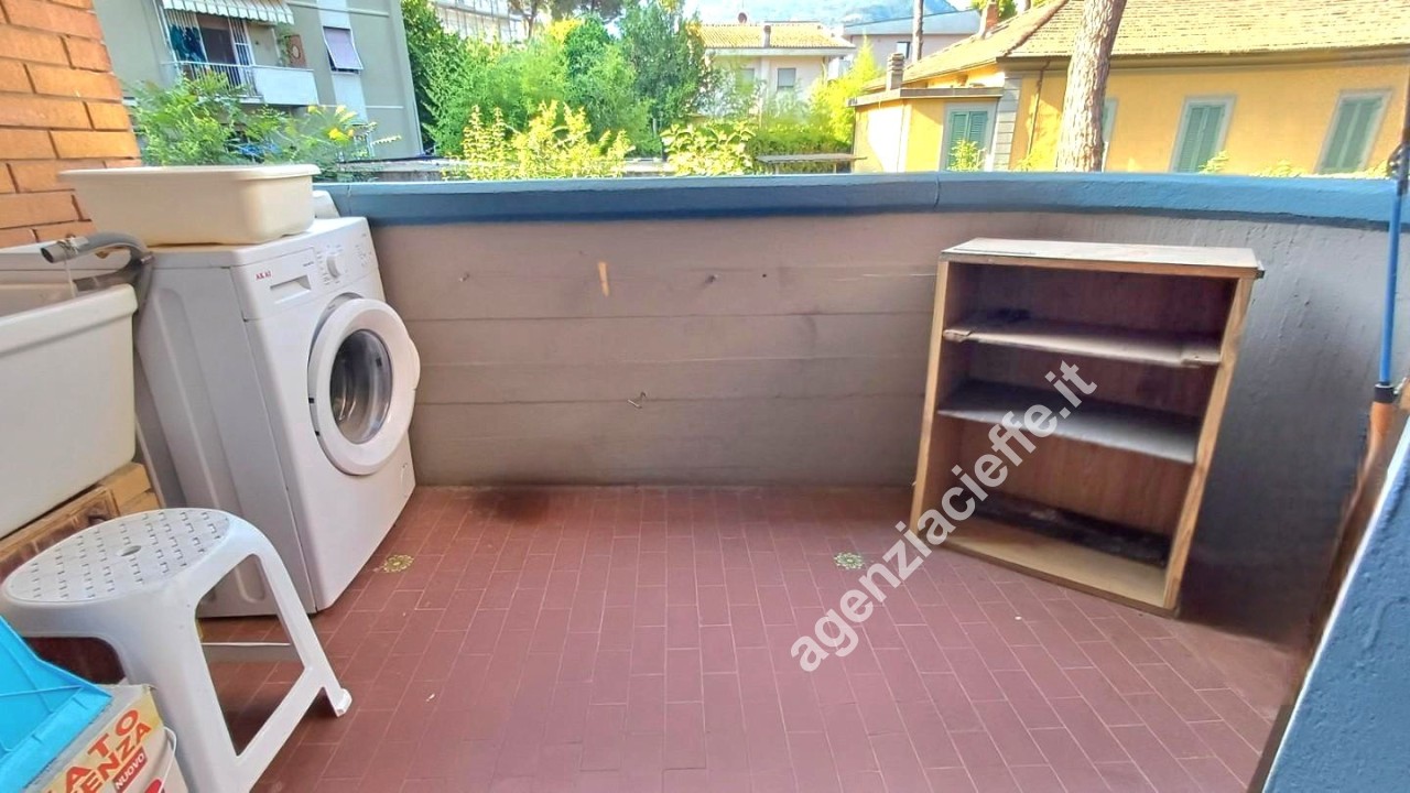 Quadrilocale con terrazzo a Massa