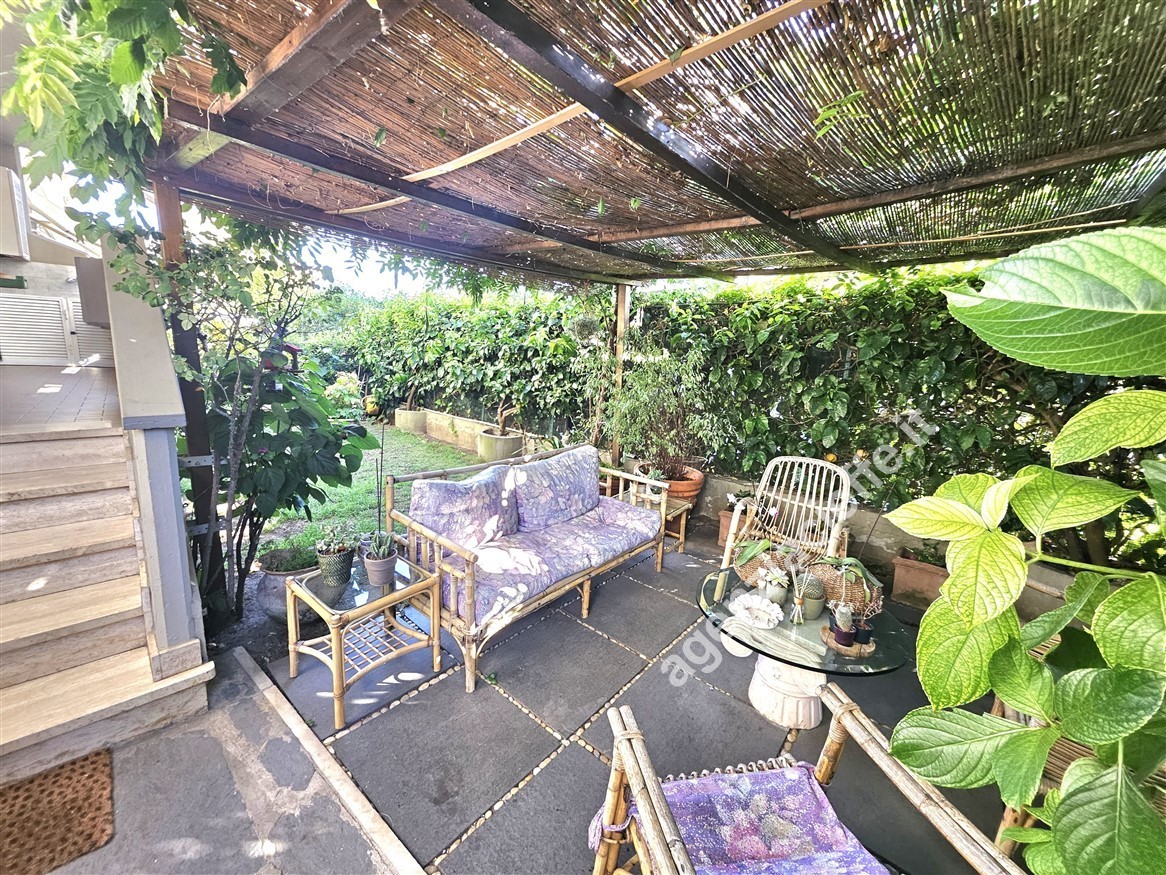 Villa con giardino a Massa