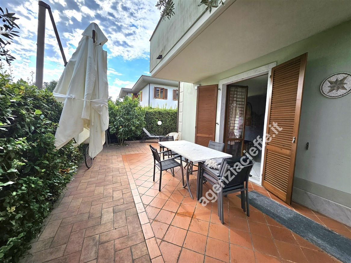 Villa con giardino a Massa
