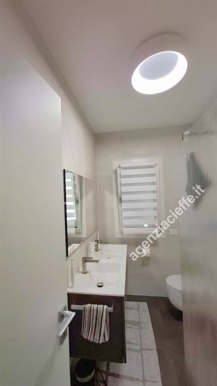 Trilocale con terrazzo a Carrara