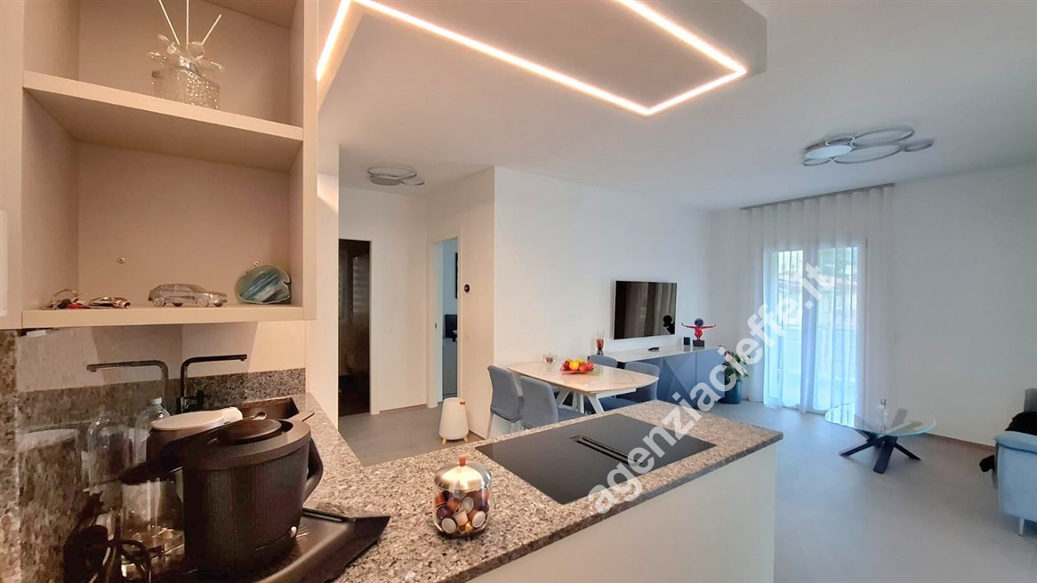 Trilocale con terrazzo a Carrara