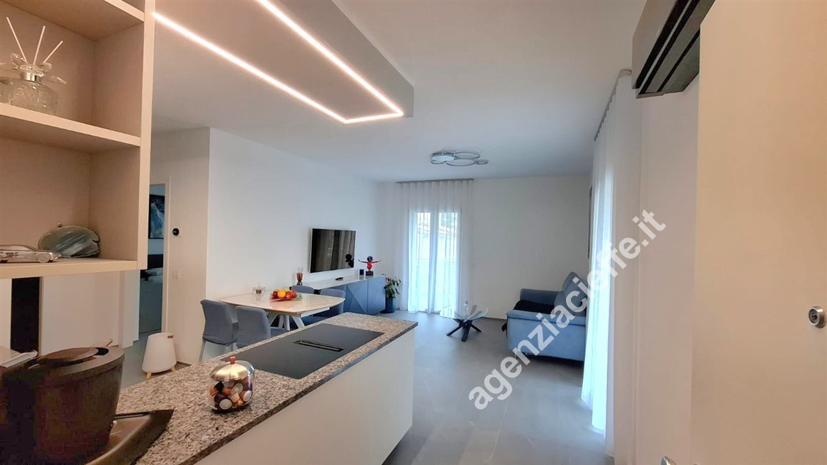 Trilocale con terrazzo a Carrara