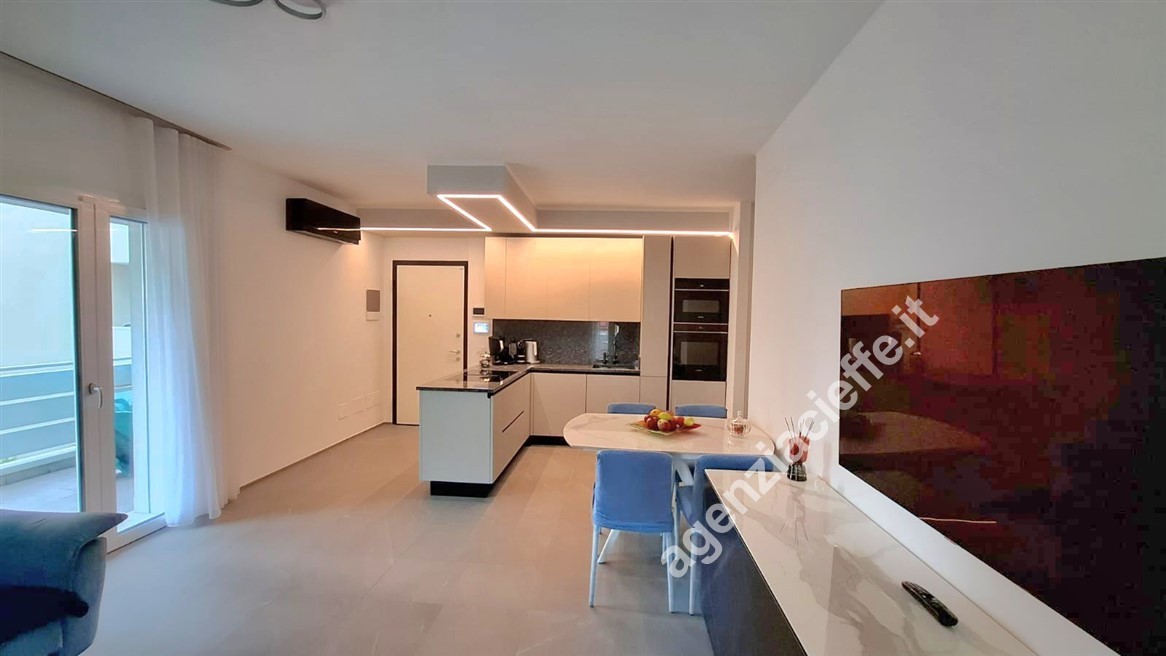 Trilocale con terrazzo a Carrara