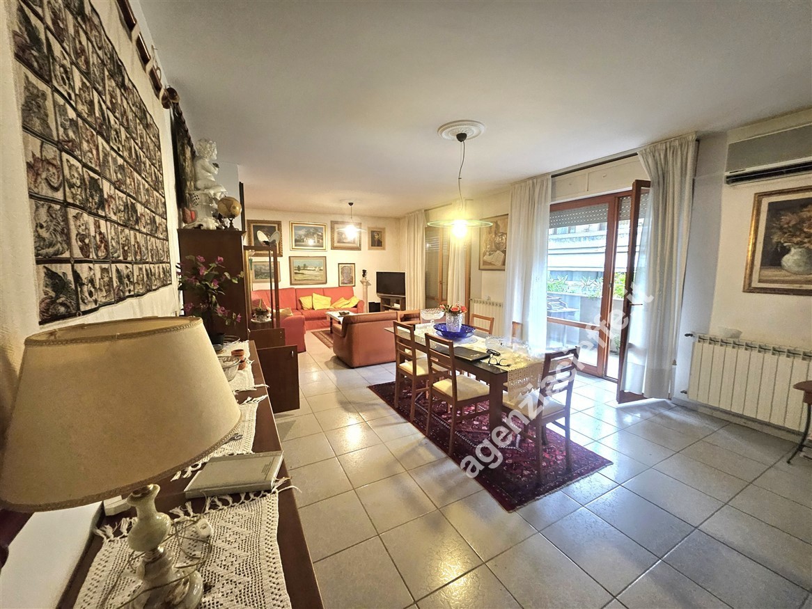 Appartamento con terrazzo a Massa