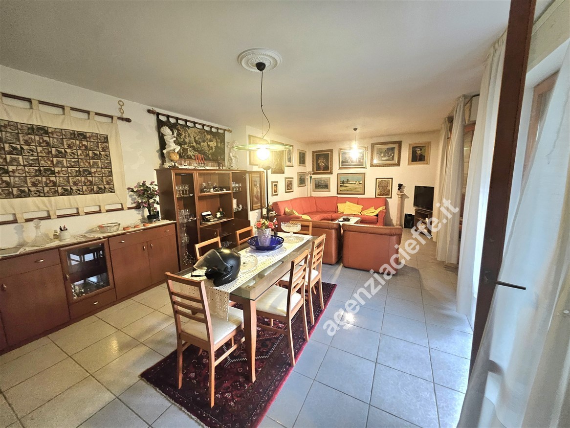 Appartamento con terrazzo a Massa