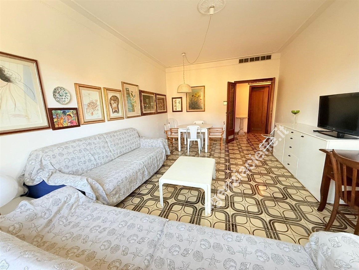 Quadrilocale con terrazzo a Massa