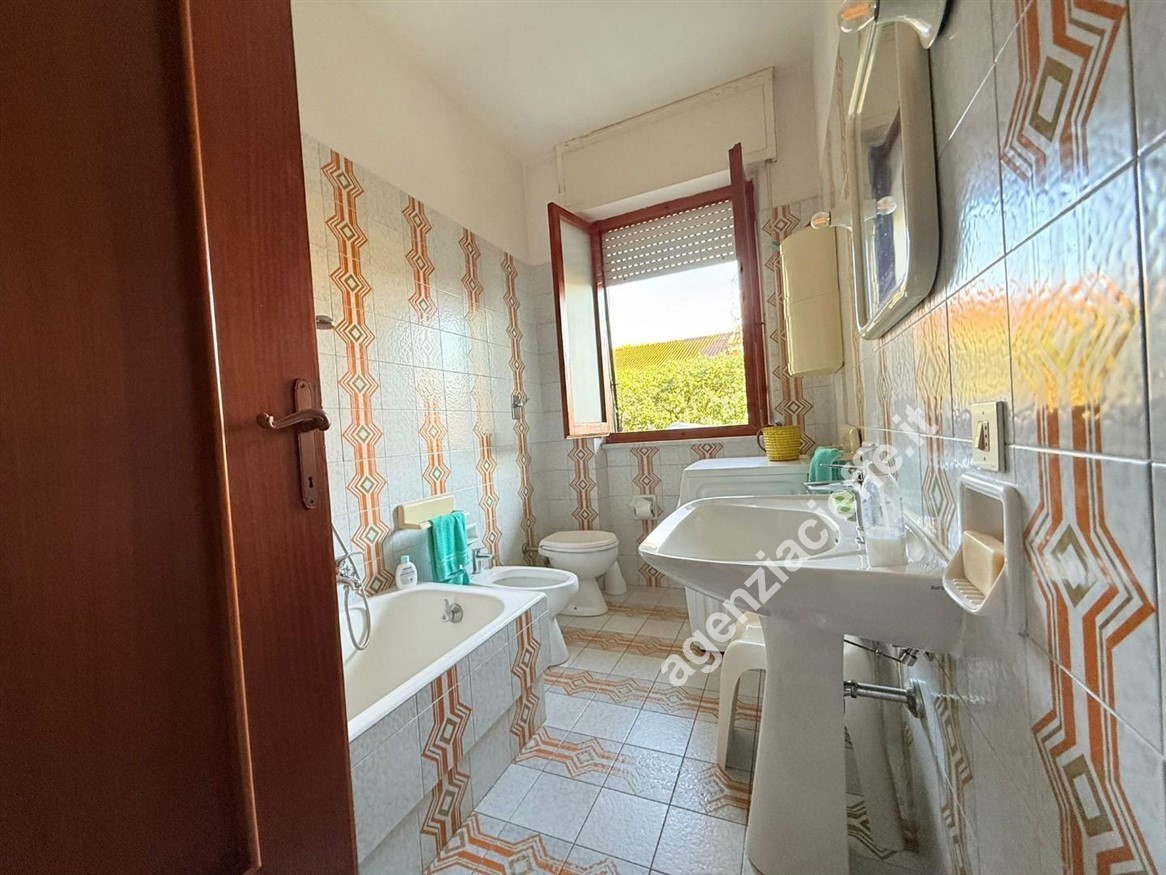 Quadrilocale con terrazzo a Massa