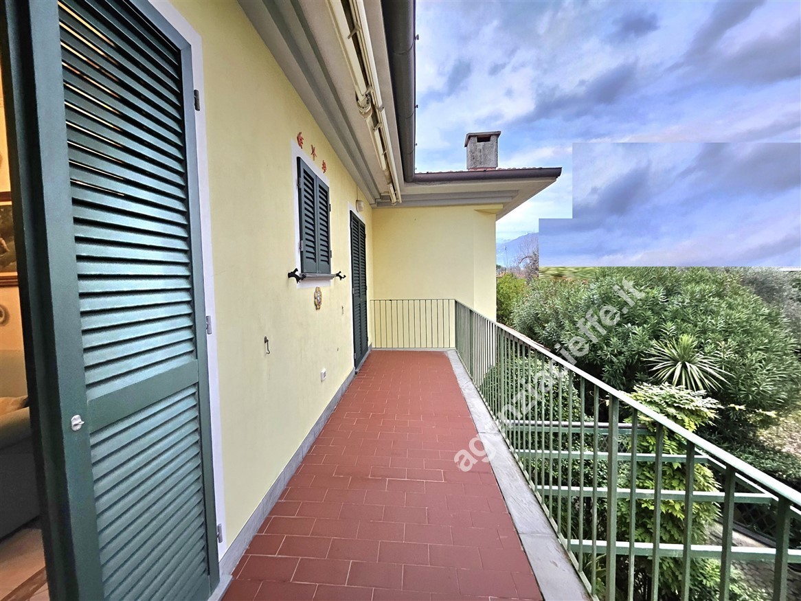Quadrilocale con terrazzo a Massa