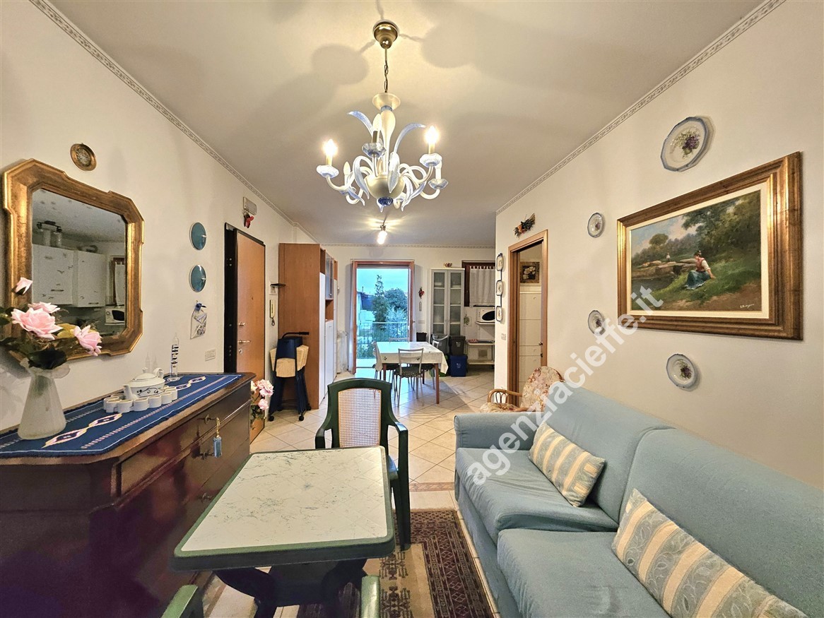 Quadrilocale con terrazzo a Massa