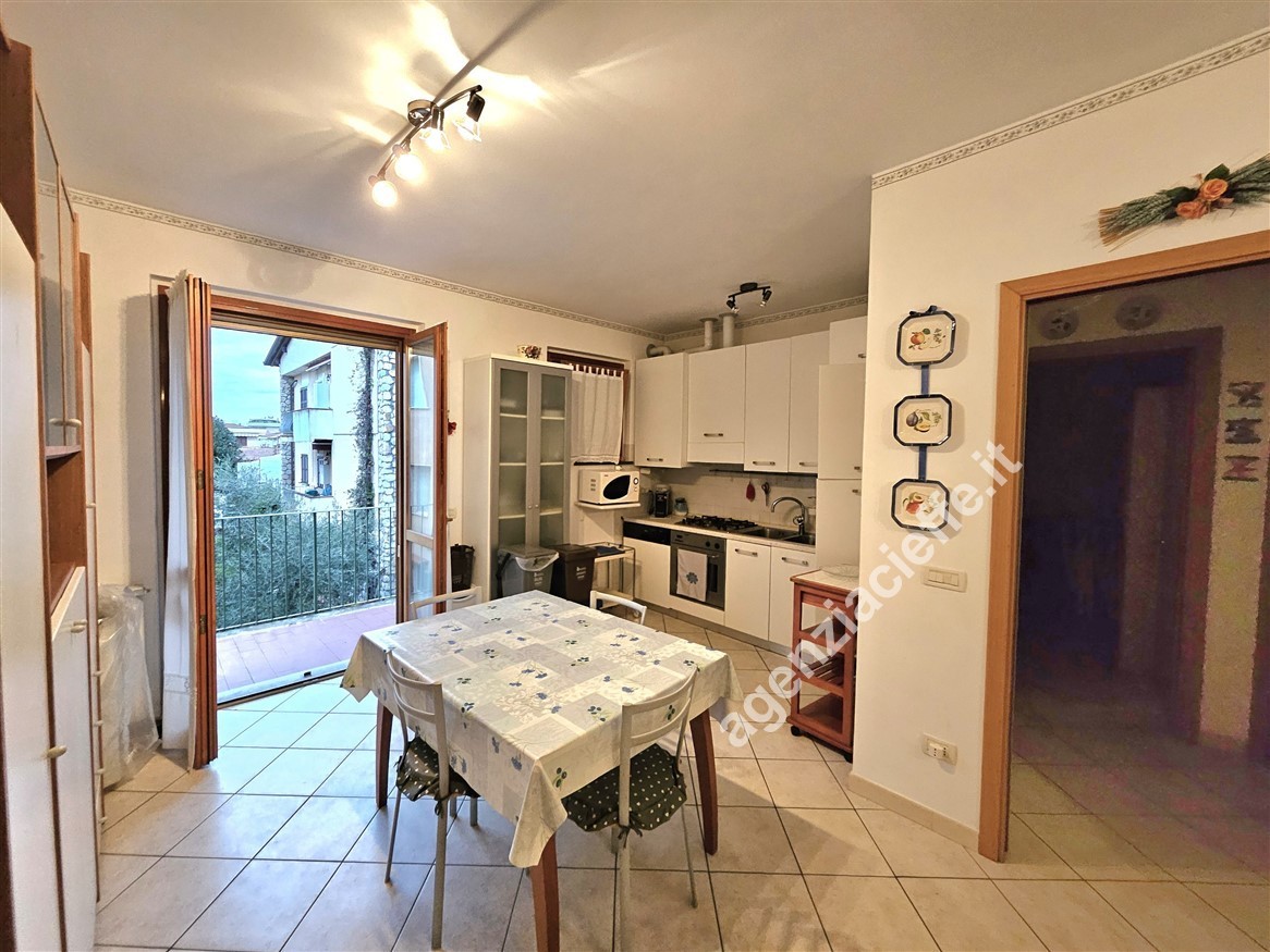 Quadrilocale con terrazzo a Massa